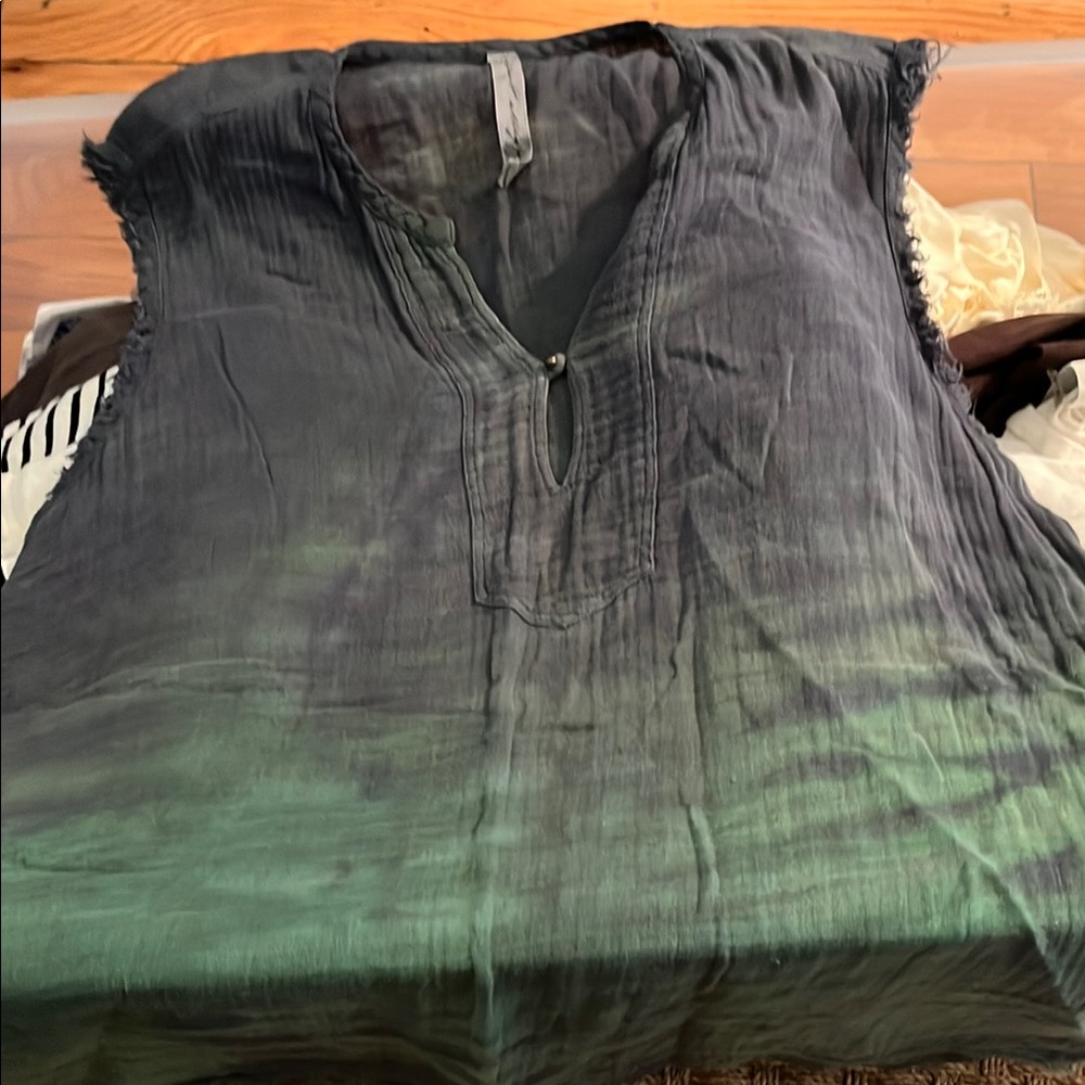 raquel allegra 
Sleeveless Ombre Tunic Top